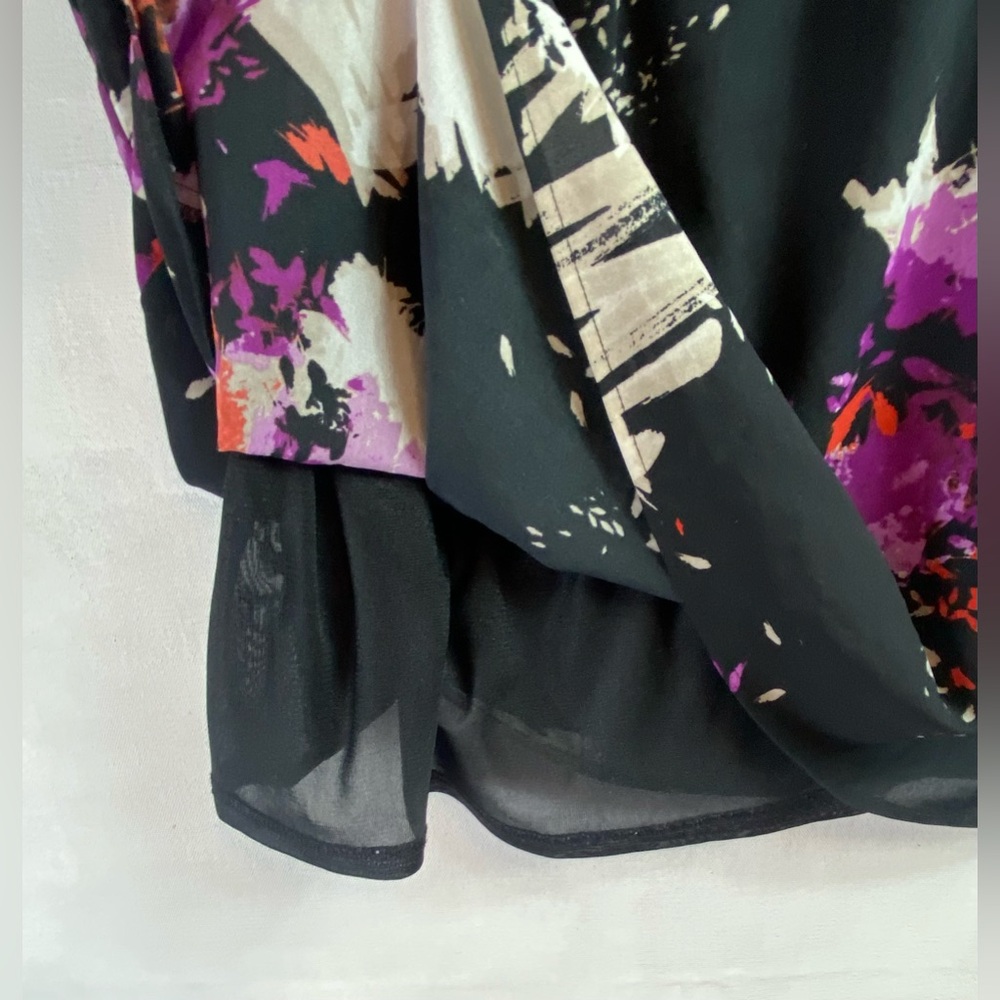 Le Chateau pleated-front blouse (M) - Picture 3 of 4